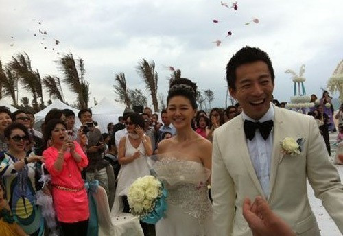 Đám cưới Uông Tiểu Phi và vợ mới bị chê quê mùa khác hẳn Từ Hy Viên năm xưa