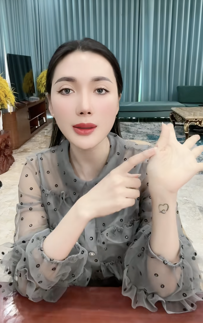 Diễn biến nóng bỏng tay vụ Ngân 98 bị tố bán hàng kém chất lượng cả MXH lót dép hóng