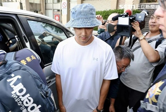 Diễn biến vụ 11 nghệ sĩ bị cảnh sát điều tra ảnh 2