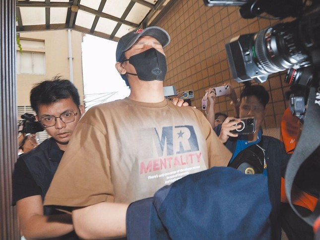 Diễn biến vụ 11 nghệ sĩ bị cảnh sát điều tra ảnh 1