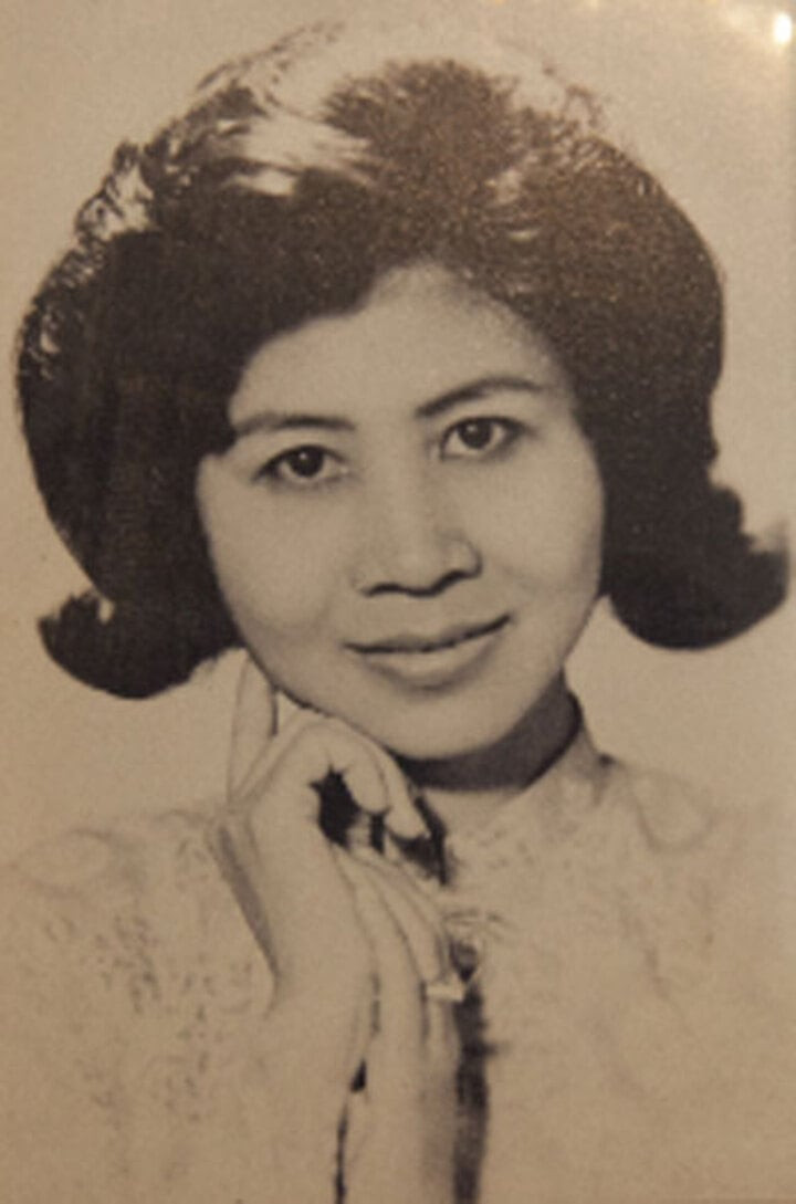 Nữ tình báo Tám Thảo tên thật là Nguyễn Thị Mỹ Nhung sinh năm 1932, nguyên cán bộ Cụm tình báo H63, Đoàn J22, Cục Nghiên cứu, Bộ Tổng Tham mưu (nay là Tổng cục II, Bộ Quốc phòng).