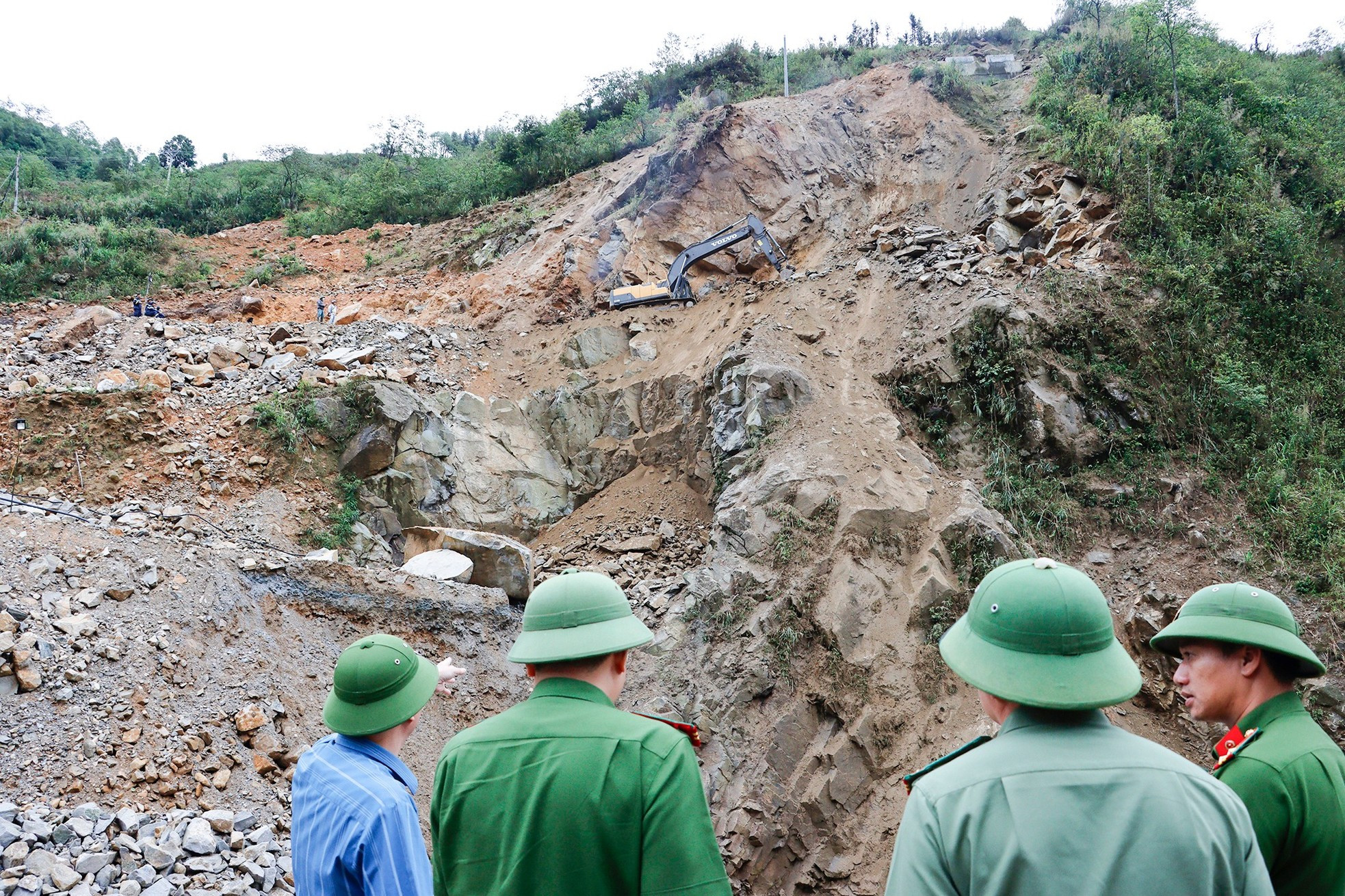 Vụ sạt lở công trường thủy điện ở Lai Châu: Tìm thấy 3 thi thể ảnh 2