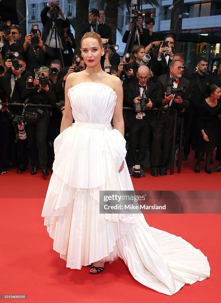 Cannes ngày 5: Châu Dã đẹp không tì vết, sao vô danh làm lố ảnh 28