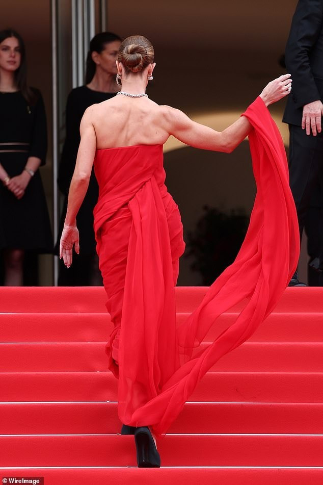 Cannes ngày 5: Châu Dã đẹp không tì vết, sao vô danh làm lố ảnh 6