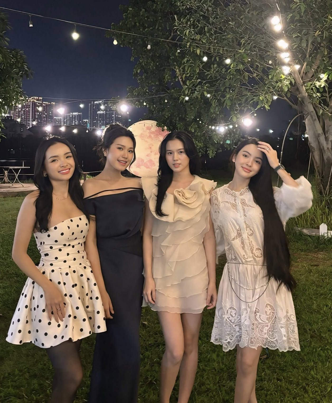 Chu Thanh Huyền diện váy 2 dây nuột nà, bảo sao Quang Hải mê mệt tặng xe tiền tỷ Mới chớm hè, bà xã Quang Hải đã lăng xê kiểu váy 2 dây - Ảnh 4.