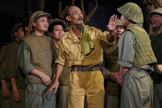 2 nghệ sĩ thể hiện vai Bác Hồ nhiều nhất trên sân khấu là ai?