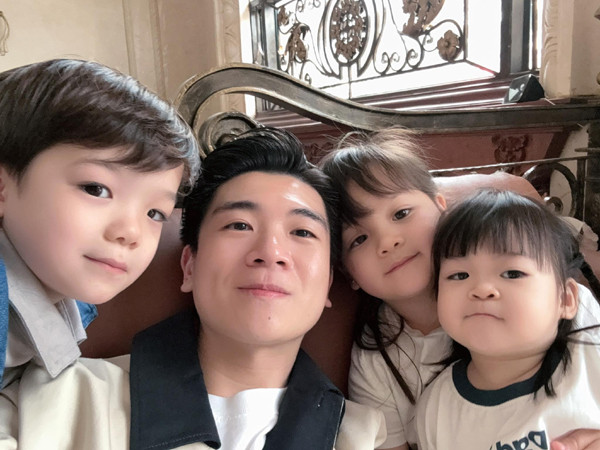 Chủ tịch ACB và doanh nhân Cường 'Đô la' vào chúc mừng anh chồng Đỗ Mỹ Linh lần nữa lên chức bố- Ảnh 6.