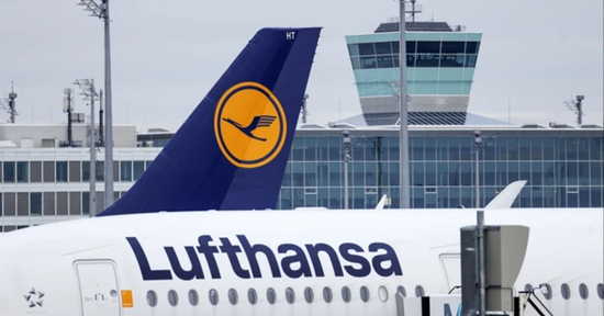 Cơ phó ngất xỉu, máy bay không ai lái 10 phút trên không