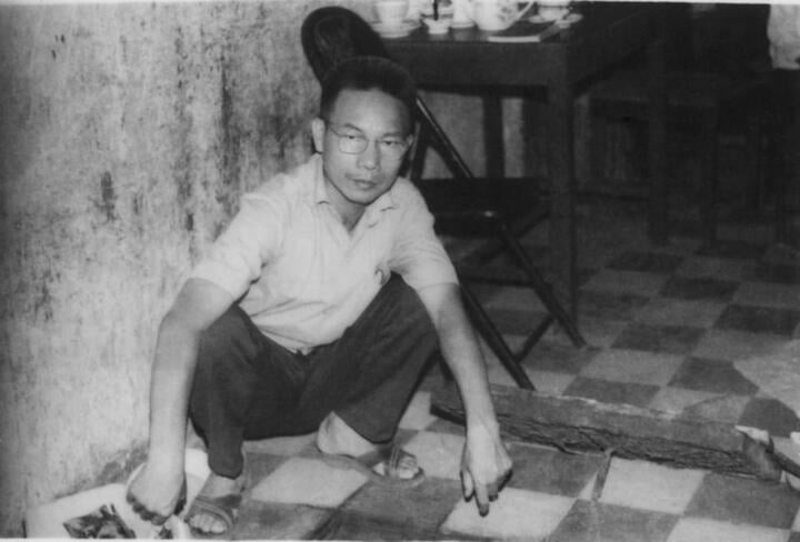 Ông Trần Văn Lai tại căn hầm vũ khí bí mật giữa lòng thành phố.