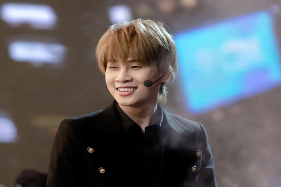 Jack97 lộ yếu điểm khi hát live