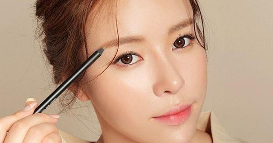 Mẹo trang điểm không bị lem khi đổ mồ hôi