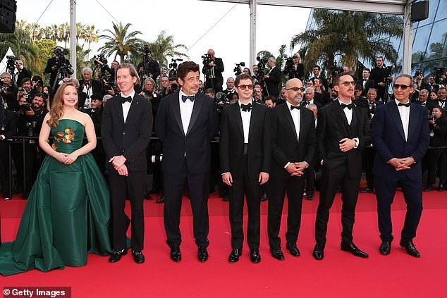 Náo loạn trên thảm đỏ Cannes ảnh 1