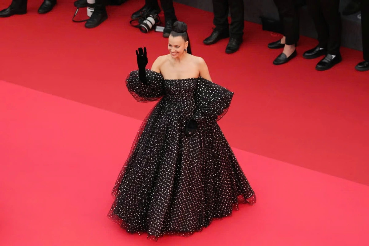 Những bộ cánh thu hút mọi ánh nhìn trên thảm đỏ Cannes 2025 nhung bo canh thu hut moi anh nhin tren tham do cannes 2025 hinh anh 3