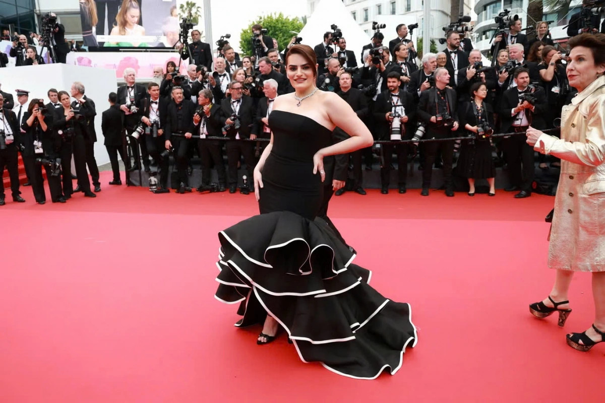 Những bộ cánh thu hút mọi ánh nhìn trên thảm đỏ Cannes 2025 nhung bo canh thu hut moi anh nhin tren tham do cannes 2025 hinh anh 5