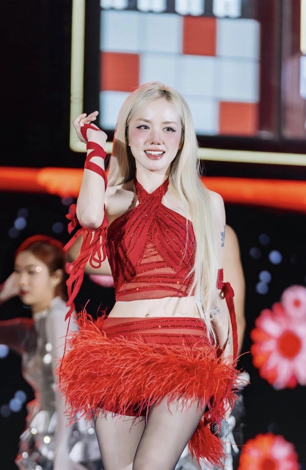 phuong ly tham gia em xinh say hi o tuoi 35 nhung luon coi minh nhu em be hinh anh 6