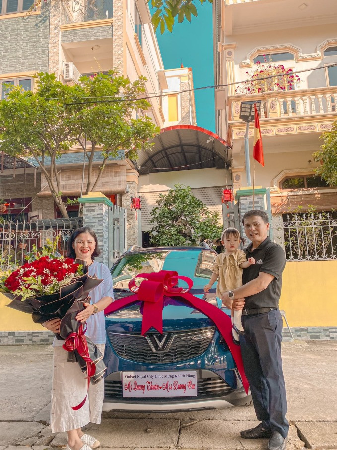 Quang Hải giàu cỡ nào mà dám 'vung tay' 10 tỷ mua siêu xe tặng vợ? Bạn thân Ý Nhi bị tố được BTC ưu ái ra mặt vì 1 khoảnh khắc gây tranh cãi ở Miss World