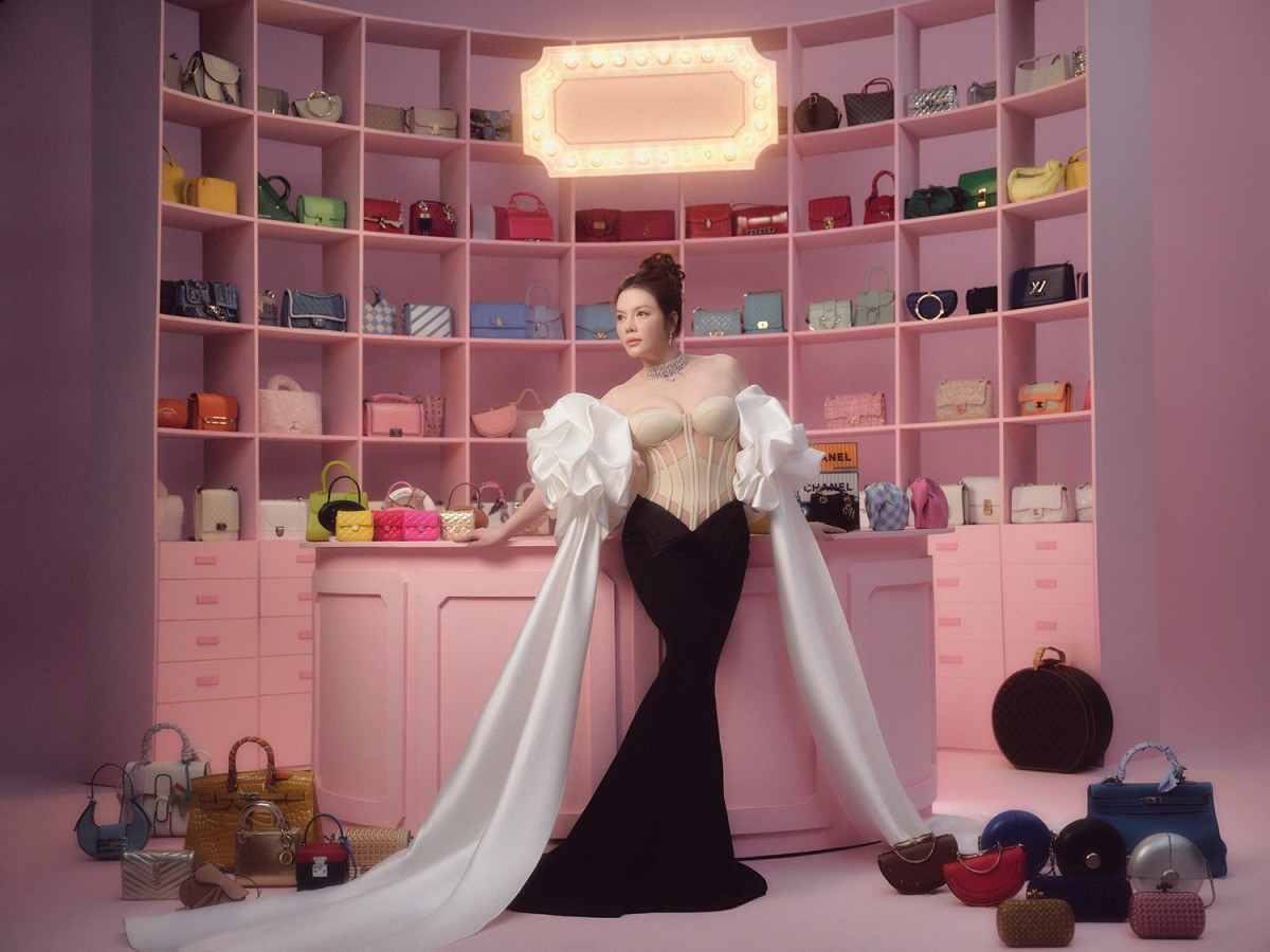 Sốc nặng căn phòng phủ kín 400 chiếc túi hiệu như ngoài store của Lý Nhã Kỳ