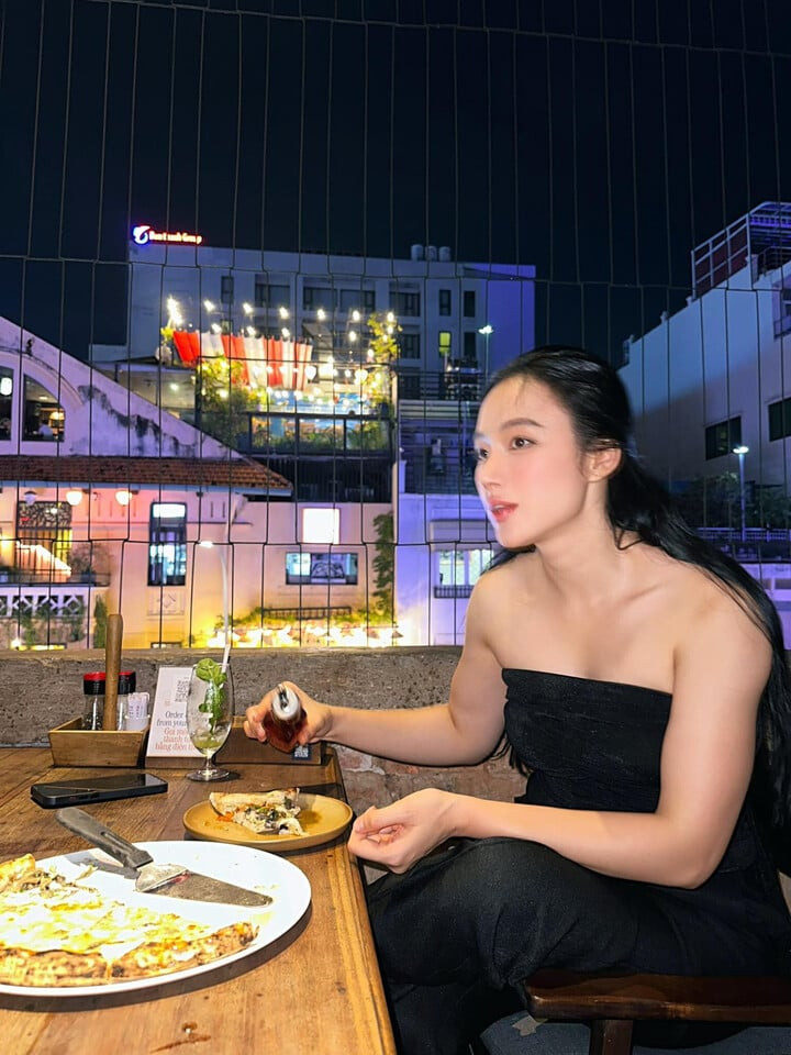 Ngoài tập luyện, Angela Phương Trinh còn theo chế độ ăn riêng nghiêm ngặt. Giữ chế độ ăn chay trường nhưng cô vẫn đảm bảo đầy đủ chất dinh dưỡng.