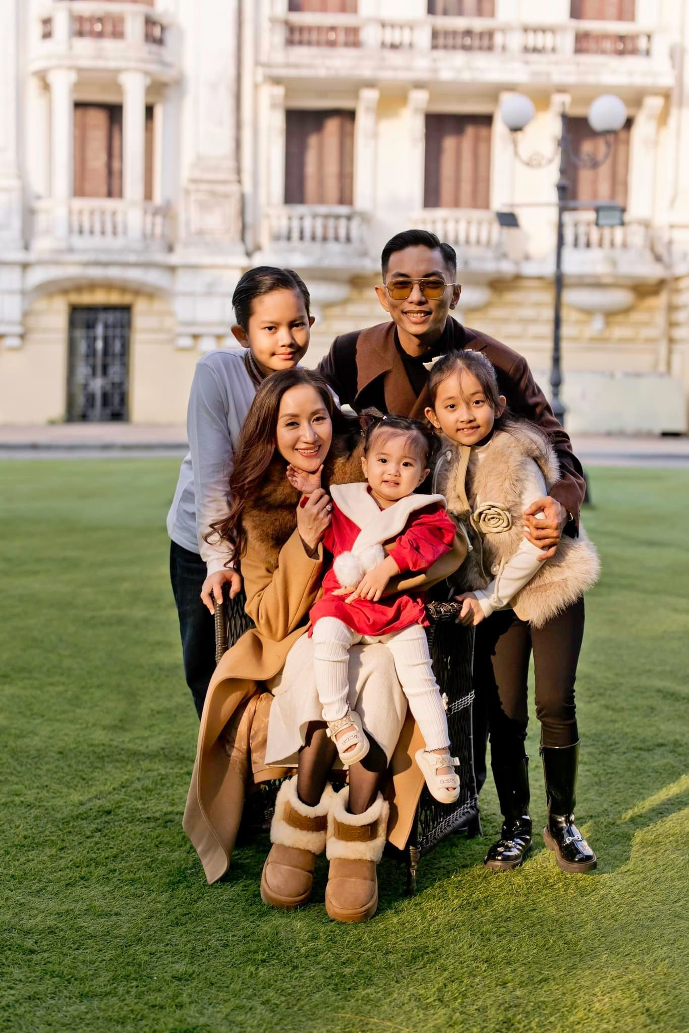 Toàn cảnh drama “địa ngục hôn nhân” của Khánh Thi – Phan Hiển: Một dòng trạng thái giận hờn, mẹ chồng phải ra tay dàn xếp