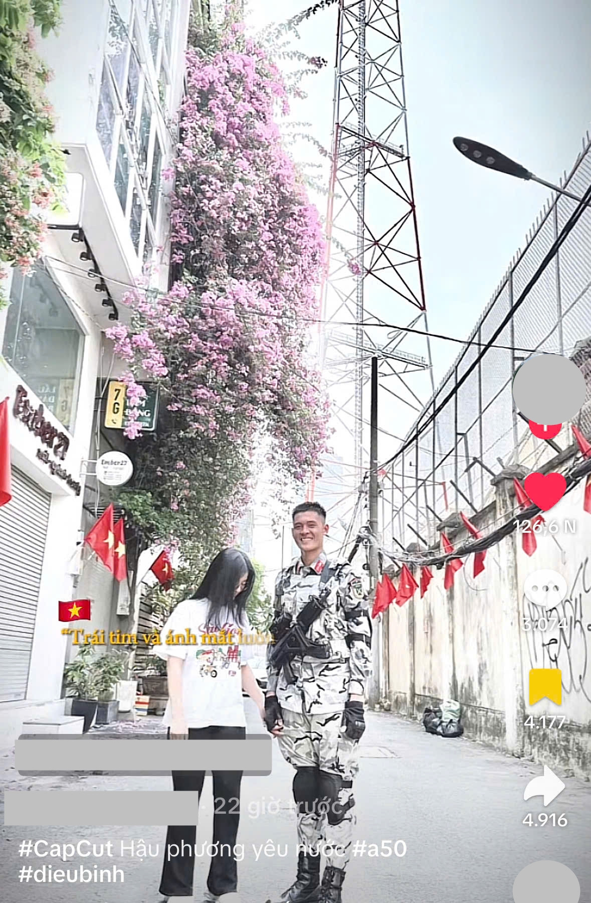 Danh tính chàng lính điển trai cao 1m80 có chuyện tình được cả MXH đẩy thuyền sau diễu binh