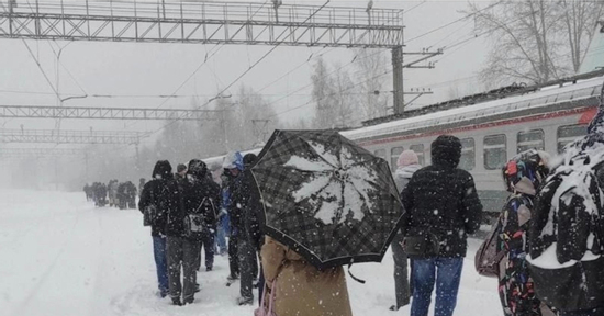 Lần đầu tiên trong 75 năm, tuyết phủ trắng Moscow vào đầu tháng 5