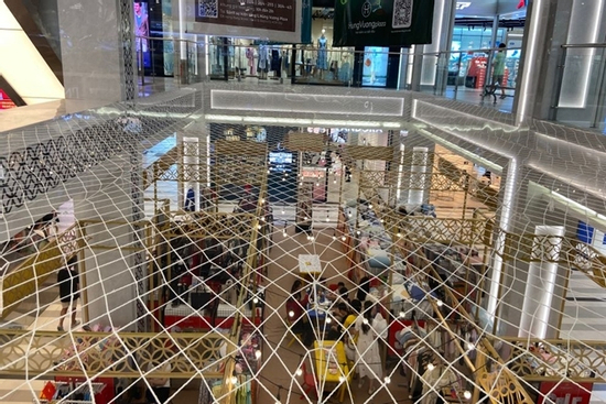 Một TTTM chung chủ với Vạn Hạnh Mall cũng bất ngờ lắp đặt tấm lưới bảo vệ