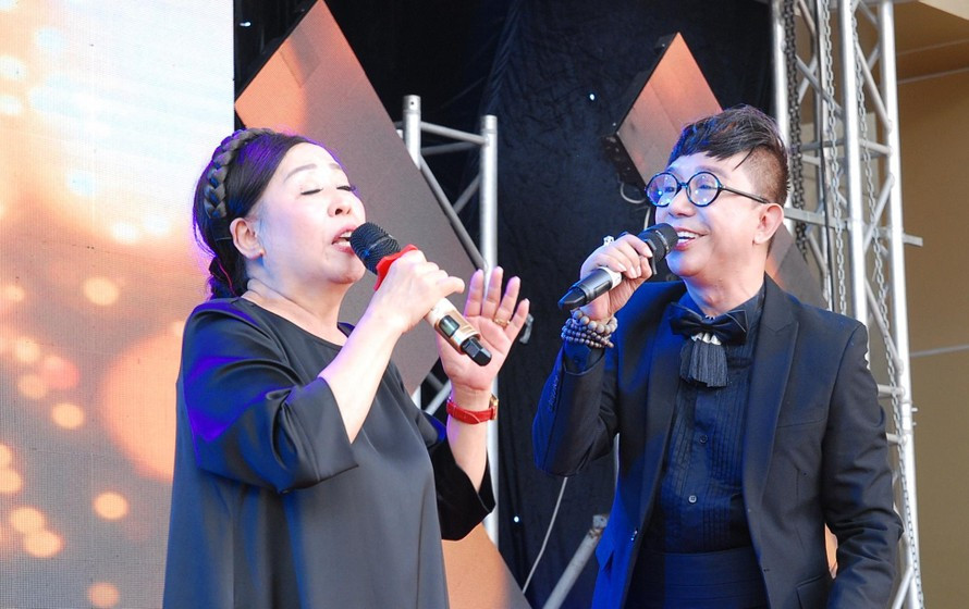 Nữ NSND đầu tiên hát Bài ca thống nhất lịch sử, đứng ra bảo vệ Long Nhật vì một điều th31