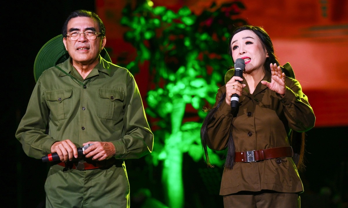 Nữ NSND đầu tiên hát Bài ca thống nhất lịch sử, đứng ra bảo vệ Long Nhật vì một điều th21