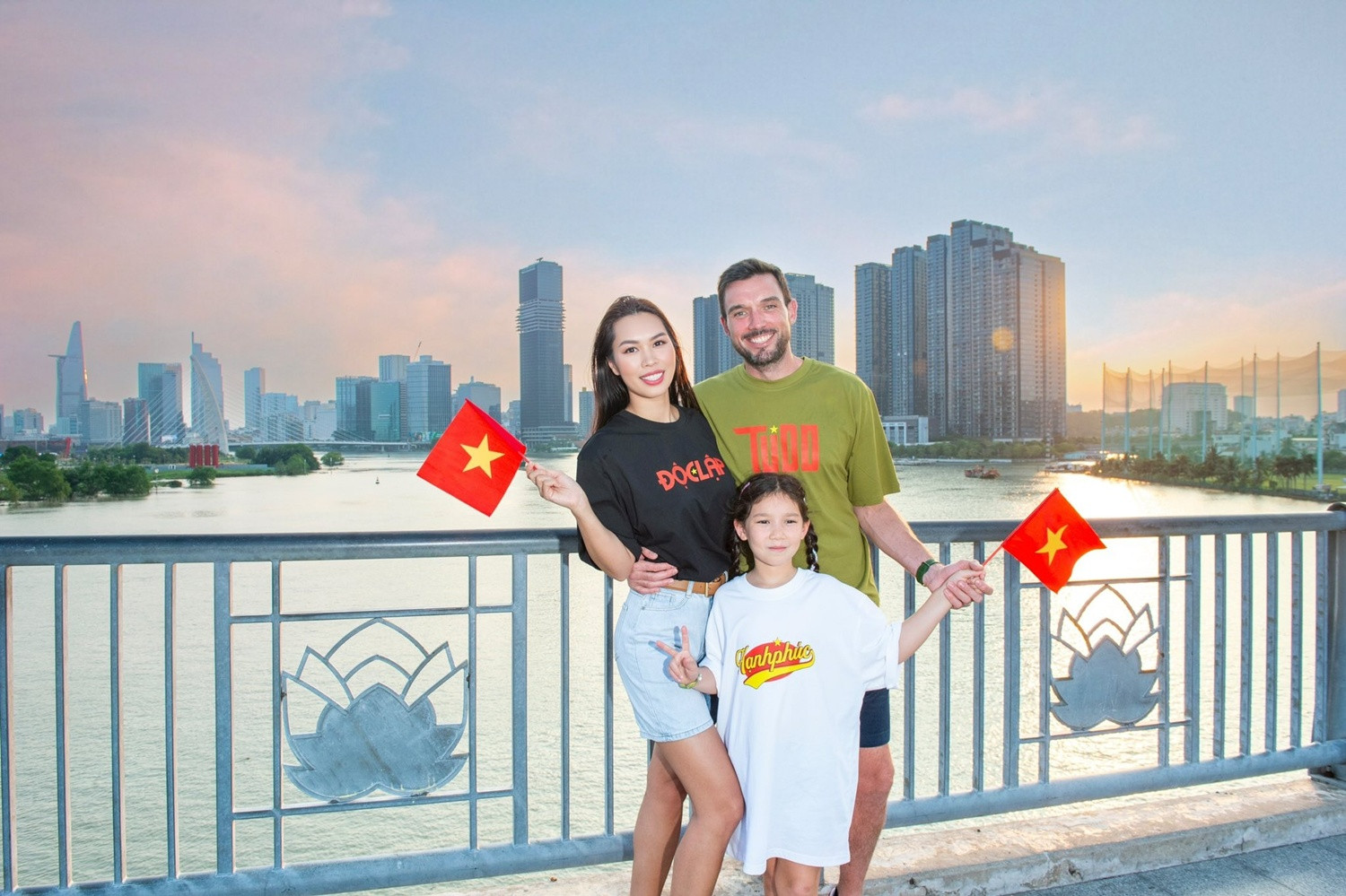 Siêu mẫu Hà Anh lên tiếng việc nam sinh viên vô lễ với bác cựu chiến binh Siêu mẫu Hà Anh lên tiếng việc nam sinh viên vô lễ với cựu chiến binh