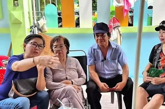 Cuộc đời nam nghệ sĩ Việt không nhà cửa, phải đi trông xe 16 tiếng một ngày, lương tháng 5 triệu