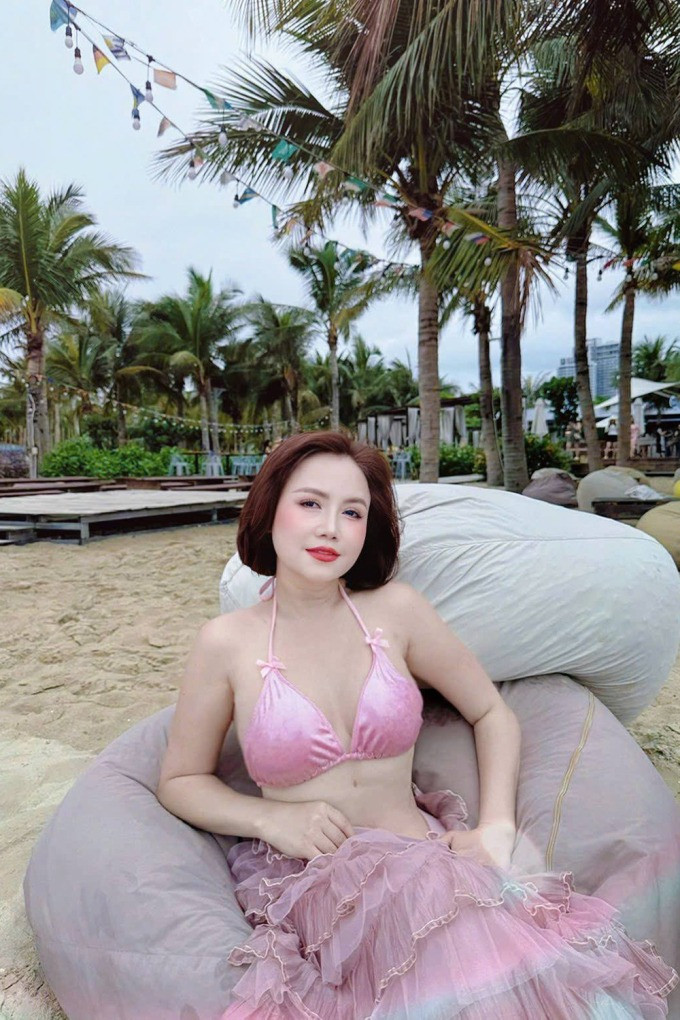 'Diễn viên Việt 5 đời chồng' mặc bikini khoe sắc vóc ngày càng tươi trẻ ở tuổi 49 Diễn viên Việt 5 đời chồng mặc bikini khoe sắc vóc ngày càng tươi trẻ ở tuổi 49