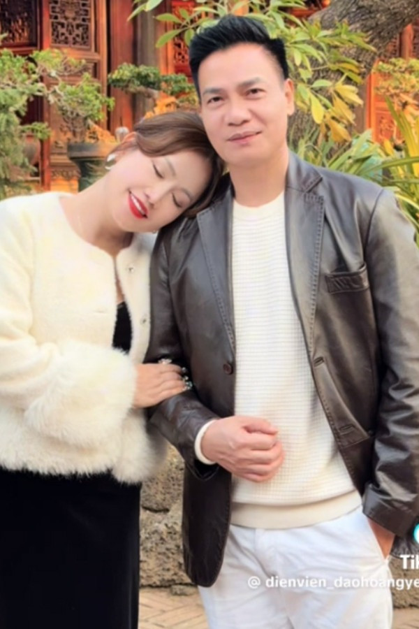 Diễn viên Việt 5 đời chồng mặc bikini khoe sắc vóc ngày càng tươi trẻ ở tuổi 49