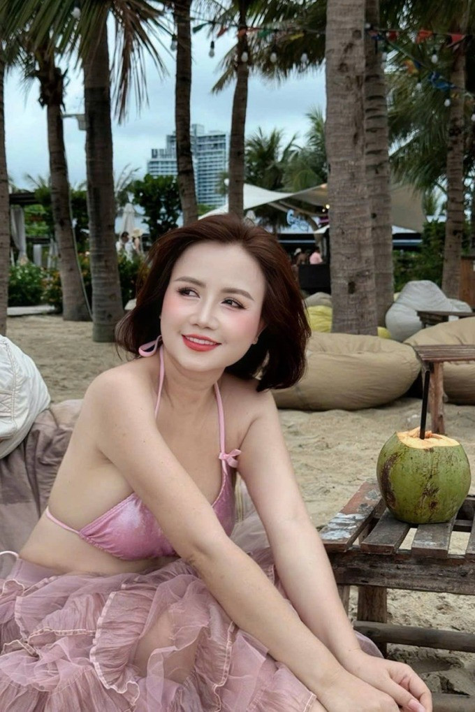 'Diễn viên Việt 5 đời chồng' mặc bikini khoe sắc vóc ngày càng tươi trẻ ở tuổi 49 Diễn viên Việt 5 đời chồng mặc bikini khoe sắc vóc ngày càng tươi trẻ ở tuổi 49