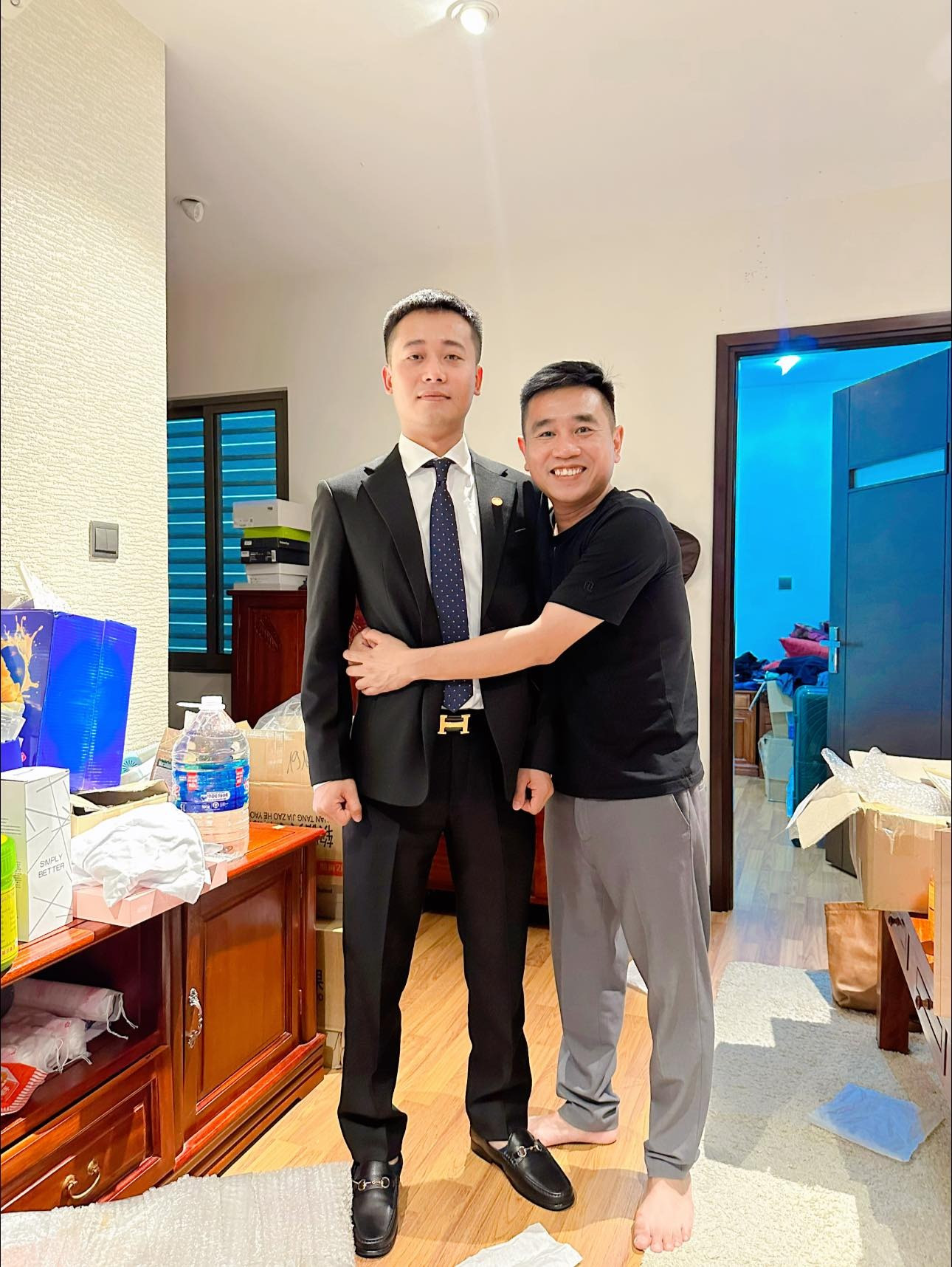 Động thái lạ của người anh thân thiết Tiến Nguyễn khi Quang Linh Thùy Tiên bị khởi tố