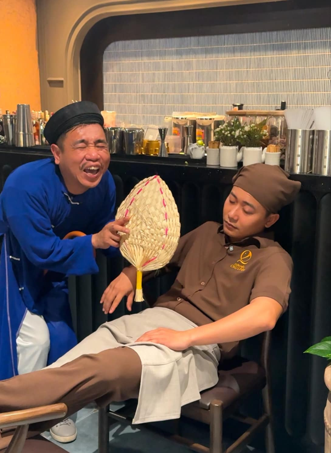 Động thái lạ của người anh thân thiết Tiến Nguyễn khi Quang Linh Thùy Tiên bị khởi tố