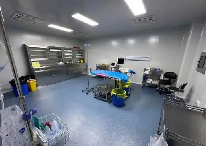Phòng phẫu thuật được trang bị đầy đủ và có một y tá riêng. (Ảnh: Baidu)