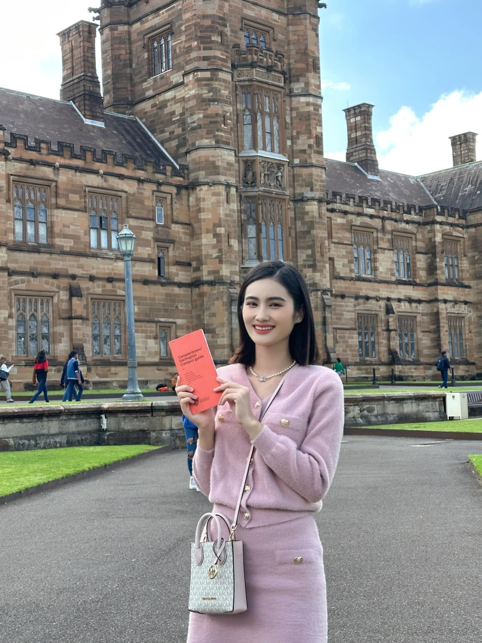 Lộ trình tiếng Anh thật sự của Ý Nhi tại Miss World có đủ wow như lời đồn