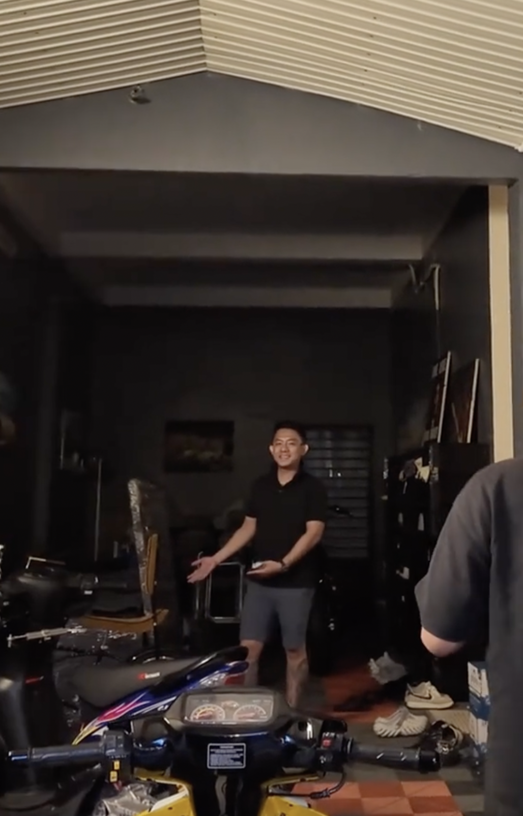 Loạt ảnh cực hot&nbsp;trong căn hộ chứa nhiều siêu xe quý hiếm của Tống Đông Khuê