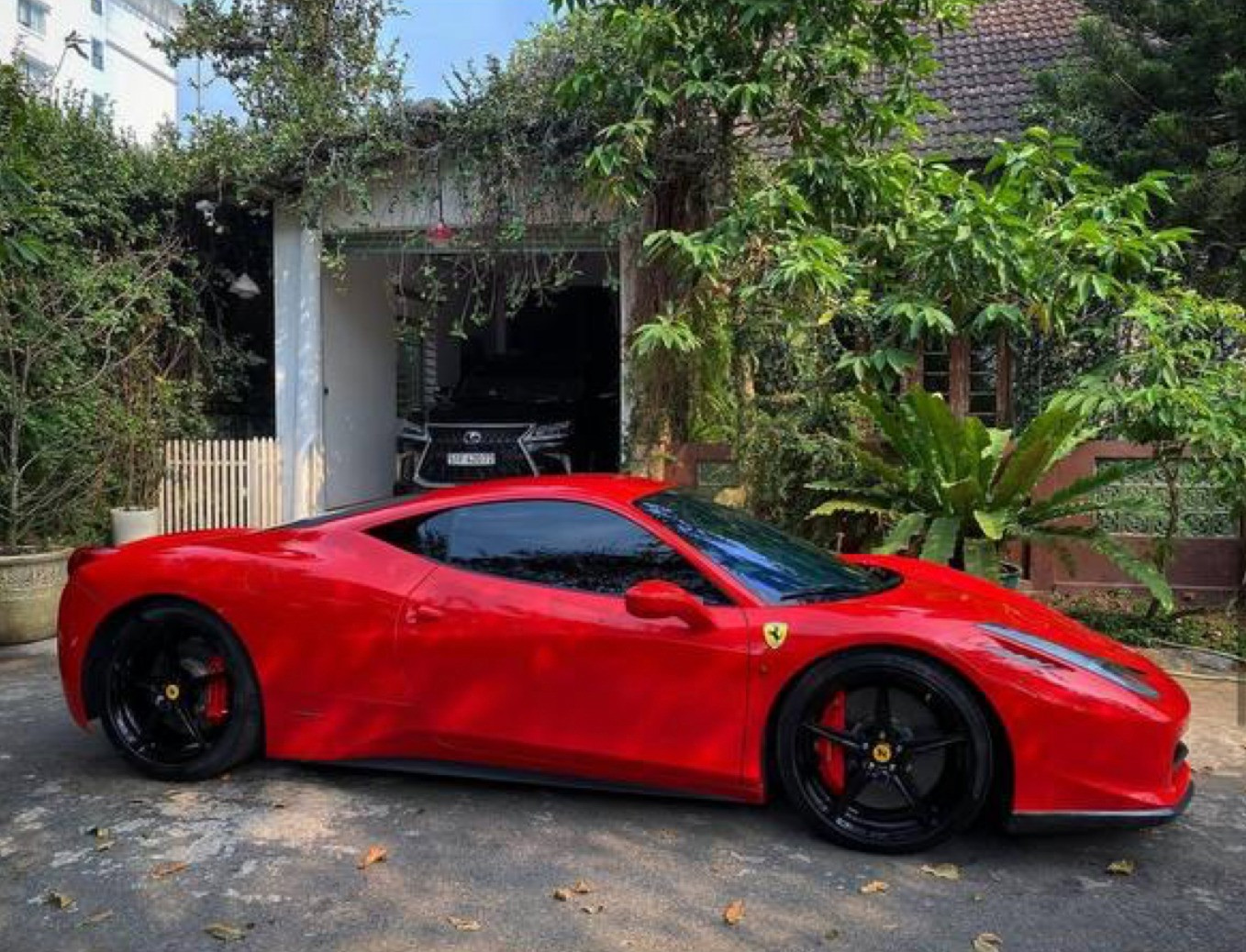 Loạt ảnh cực hot&nbsp;trong căn hộ chứa nhiều siêu xe quý hiếm của Tống Đông Khuê