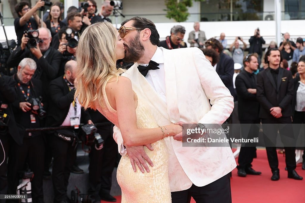 Nữ diễn viên '50 sắc thái' gầy trơ xương, mỹ nhân Pháp diện váy phản cảm tại Cannes ảnh 25