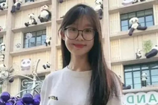 Ông bố 'rao bán' con gái tài năng, xinh xắn, học trường danh tiếng kèm hồi môn hơn 700 triệu: Lý do khiến mọi người tranh cãi