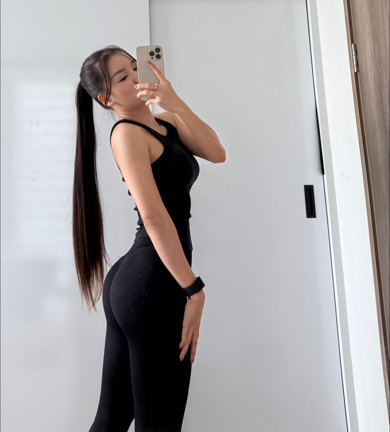 Ca sĩ Nhật Kim Anh, MC Mai Ngọc, vợ Văn Lâm thon gọn sau sinh, nhưng Diễm My mới gây ngỡ ngàng Mai Ngọc, Nhật Kim Anh, Yến Xuân khoe dáng thon gọn sau sinh, nhưng Diễm My mới thực sự gây ngỡ ngàng- Ảnh 4.