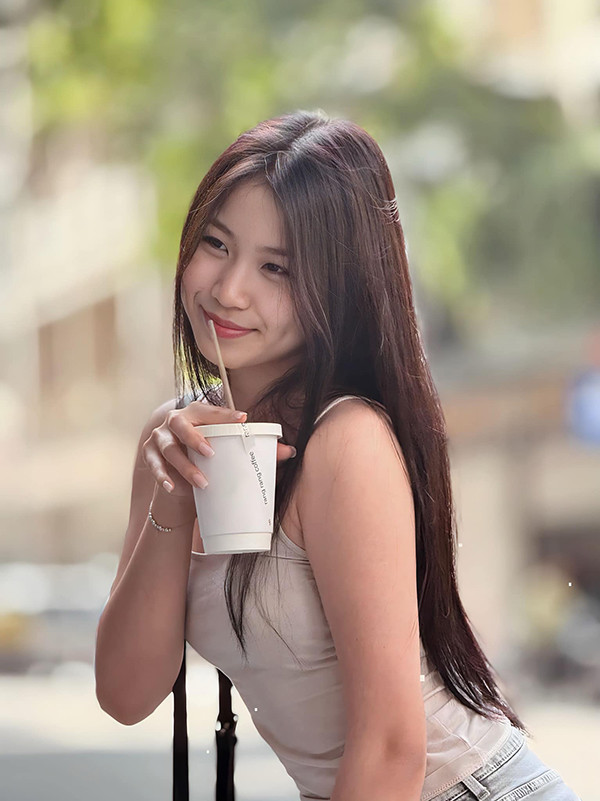 Con gái Lưu Thiên Hương tuổi 20 tài năng, nhan sắc như hoa hậu Con gái Lưu Thiên Hương tuổi 20 tài năng, nhan sắc như hoa hậu- Ảnh 10.
