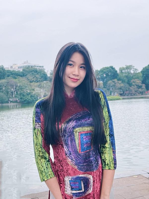 Con gái Lưu Thiên Hương tuổi 20 tài năng, nhan sắc như hoa hậu Con gái Lưu Thiên Hương tuổi 20 tài năng, nhan sắc như hoa hậu- Ảnh 8.