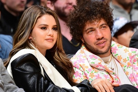 Khối tài sản của Selena Gomez và Benny Blanco khi về chung một nhà