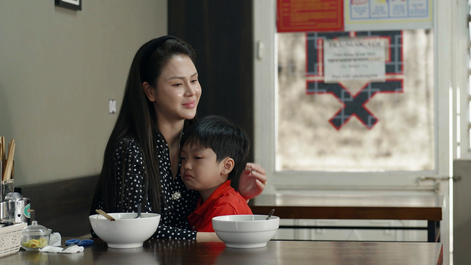 Lương Thu Trang yêu cầu Duy Hưng tát thật trong Dịu Dàng Màu Nắng