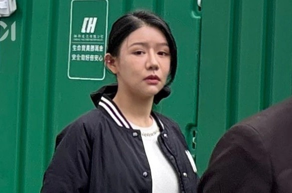 Một hoa hậu bị bắt ảnh 2