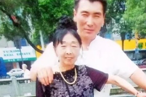 Muốn cưới chàng trai 25 tuổi, bà lão 60 tuổi chấp nhận đau đớn làm việc này