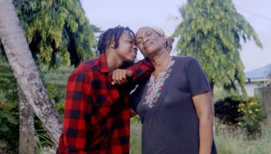 Muốn cưới chàng trai 25 tuổi, bà lão 60 tuổi chấp nhận đau đớn làm việc này- Ảnh 4.