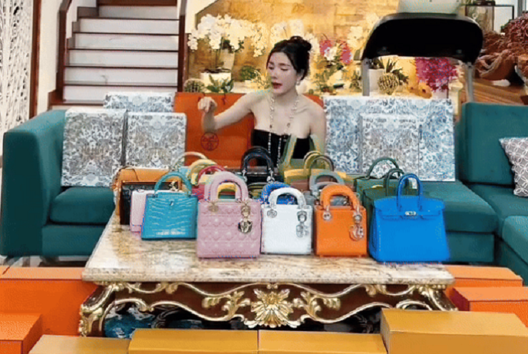 Phú bà Ngân Collagen là ai mà khiến Ngân 98 lao đao sau drama đấu tố thuốc giảm cân